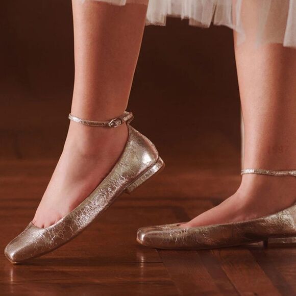 BRAND NEW REPORT METTLE SILVER DISTRESSED WOMEN'S FLAT - Picture 1 of 16